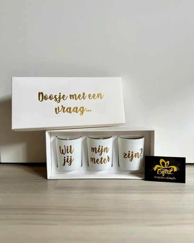 Giftbox Set Van 3 Geurkaarsen (Doosje met een vraag..., Kaars 1: Wil jij  Kaars 2: mijn meter  Kaars 3: zijn?)